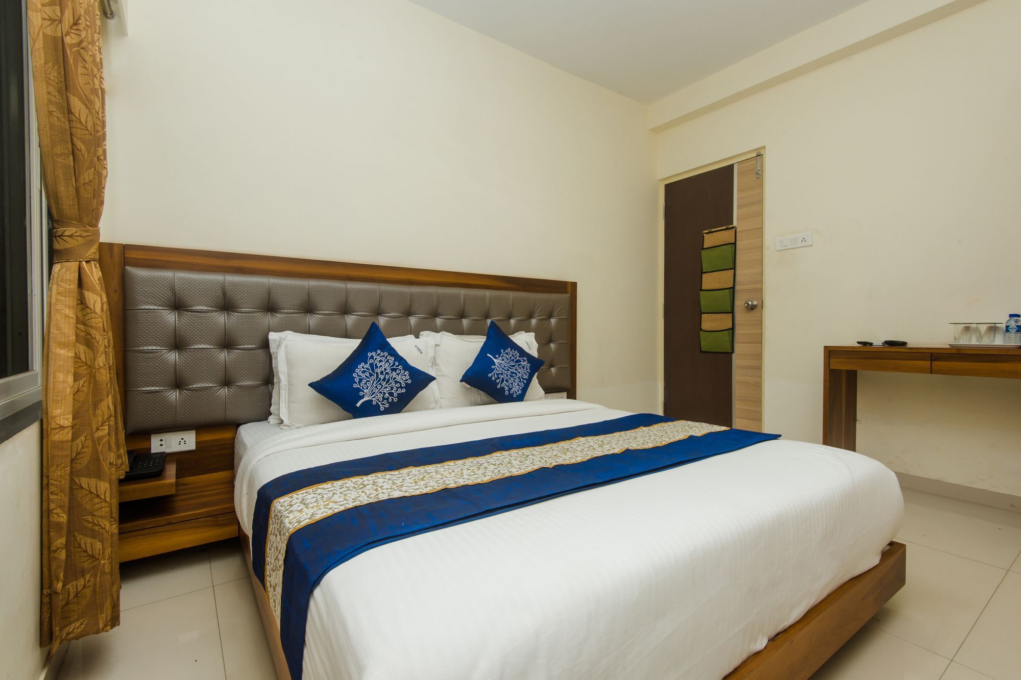 Oyo 11441 Hotel Blue Bells Residency Bombay Esterno foto